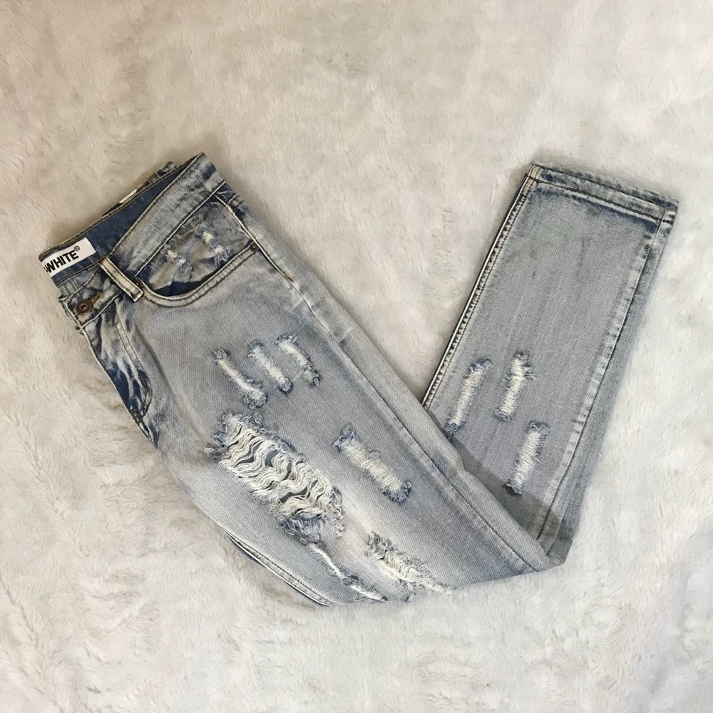 Distressed Jeans with flower detail